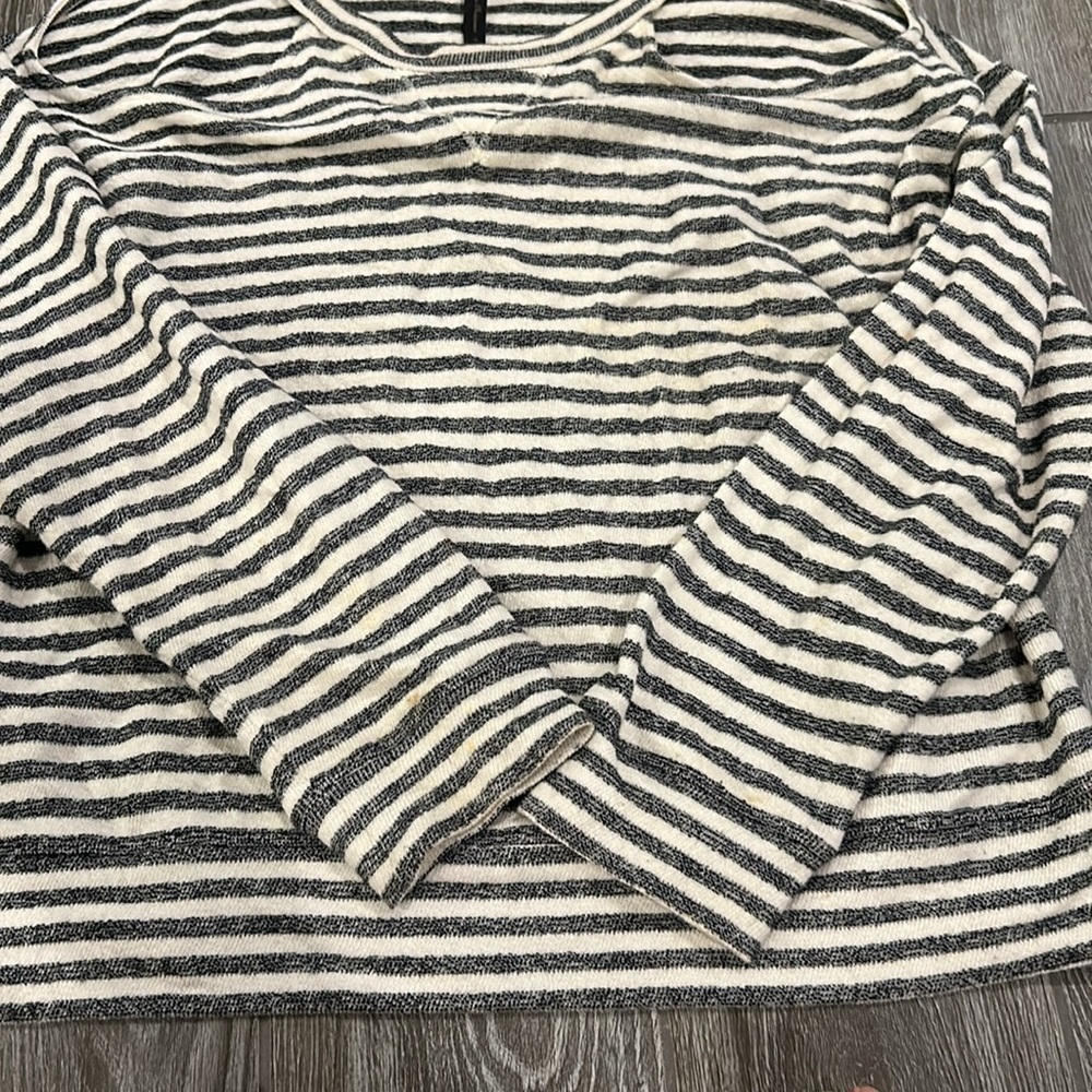 EUC BCBG Eznei Sweater with Cutouts size medium - Picture 4 of 8